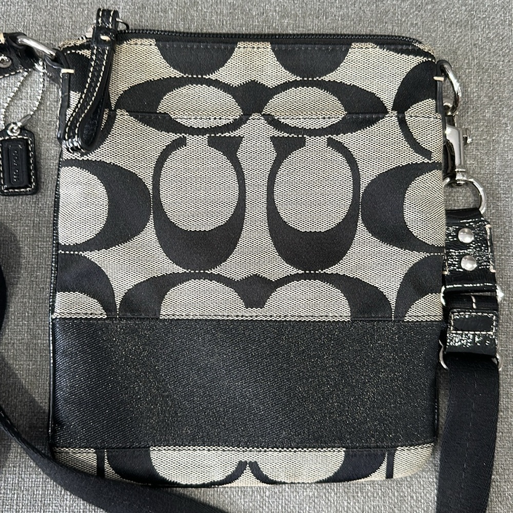 Coach Shoulder Bag - Picture 3 of 7